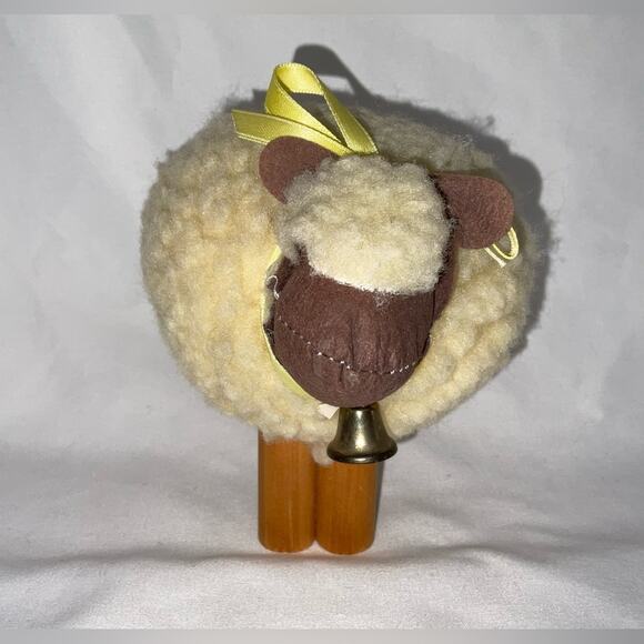 VTG DEPT 56 LE MOUTON CUTE SHEEP LAMB FIGURINE YELLOW RIBBON PLUSHY FOLK 1983 - Picture 2 of 8